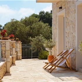 3 bedroom villa with pool & sea views, near Palaiokastrítsa, sleeps 6